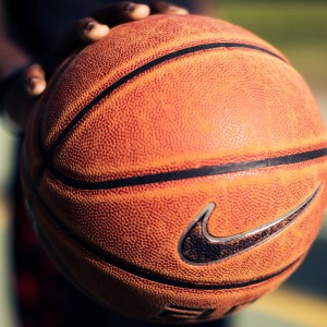 开云平台-绿茵场上的罗生门，VAR判罚再引争议，C罗对阵贝林厄姆裁判判点引发巨大争议，C罗贝林厄姆VAR点球争议引爆足坛罗生门