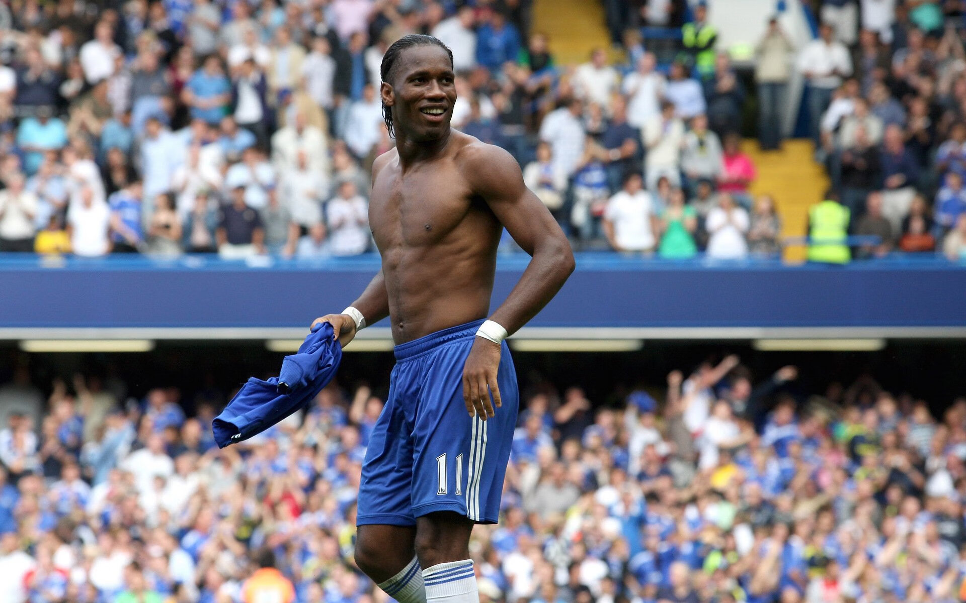 跨界联动？东契奇现身酋长球场引爆网络，阿森纳借其能量大胜对手引热议，东契奇酋长球场引燃跨界狂潮，阿森纳借势大胜刷屏网络